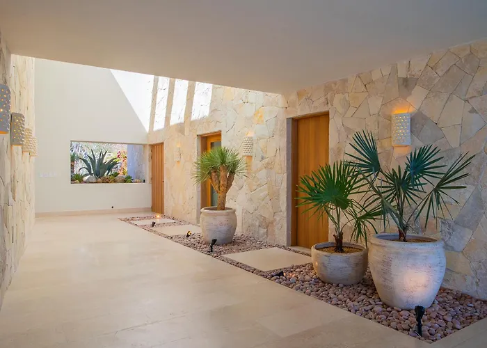 New Stunning Villa, Full Staff, Gym And Has Its Own Private Swimmable *