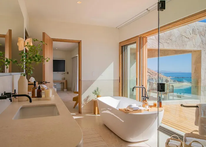 New Stunning Villa, Full Staff, Gym And Has Its Own Private Swimmable *