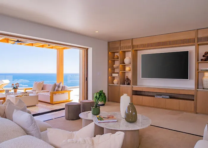 New Stunning Villa, Full Staff, Gym And Has Its Own Private Swimmable