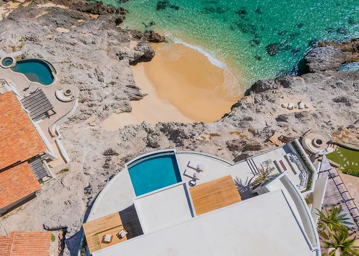 New Stunning Villa, Full Staff, Gym And Has Its Own Private Swimmable Villa *