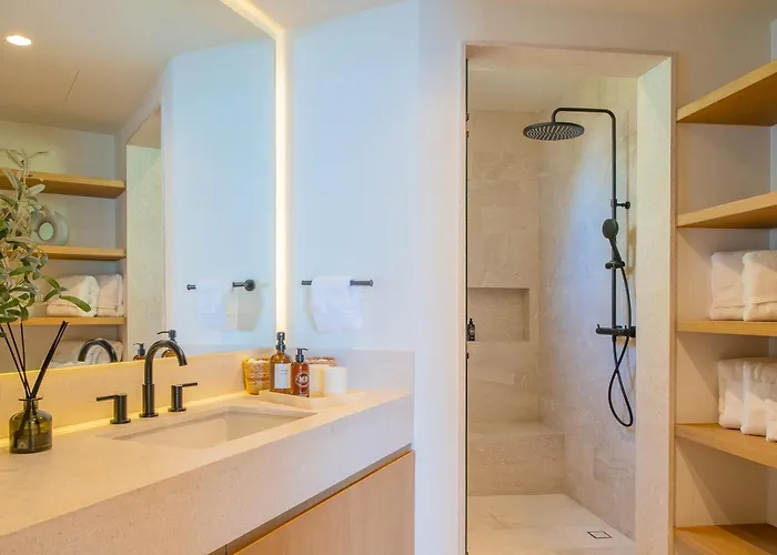 New Stunning Villa, Full Staff, Gym And Has Its Own Private Swimmable Villa San José del Cabo