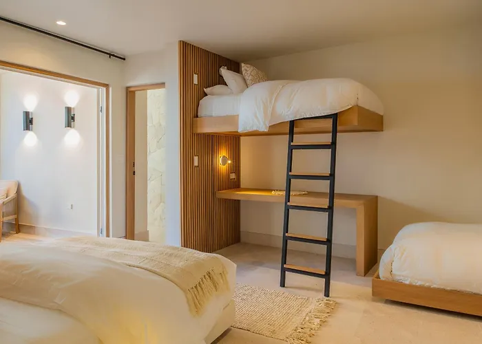 New Stunning Villa, Full Staff, Gym And Has Its Own Private Swimmable Villa San José del Cabo