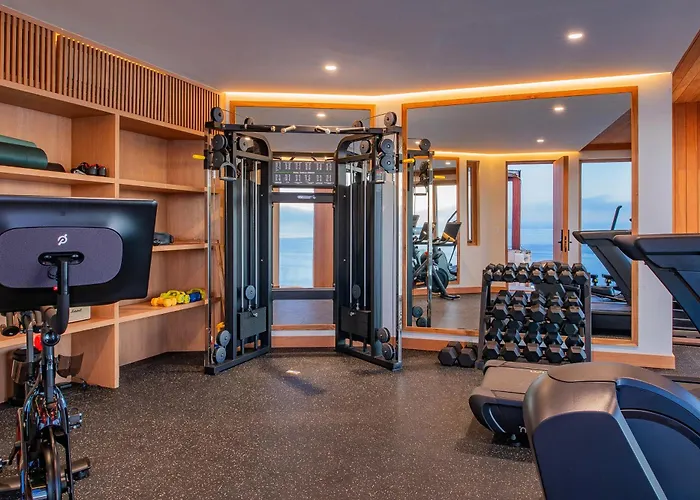 Villa New Stunning Villa, Full Staff, Gym And Has Its Own Private Swimmable