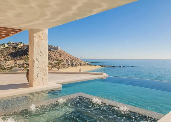 New Stunning Villa, Full Staff, Gym And Has Its Own Private Swimmable Villa *