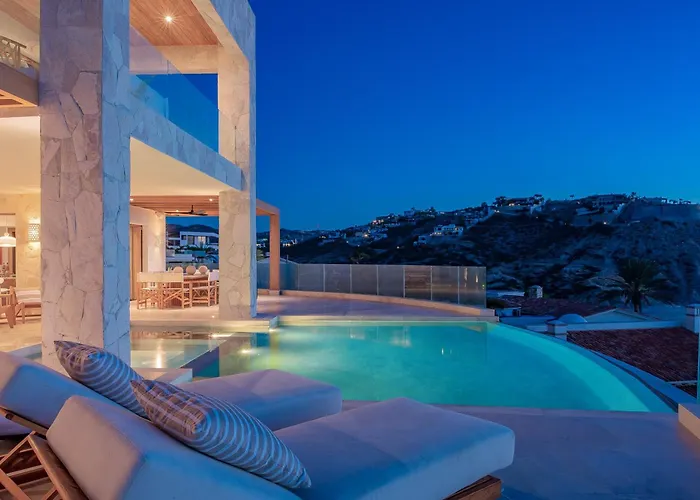 Villa New Stunning Villa, Full Staff, Gym And Has Its Own Private Swimmable